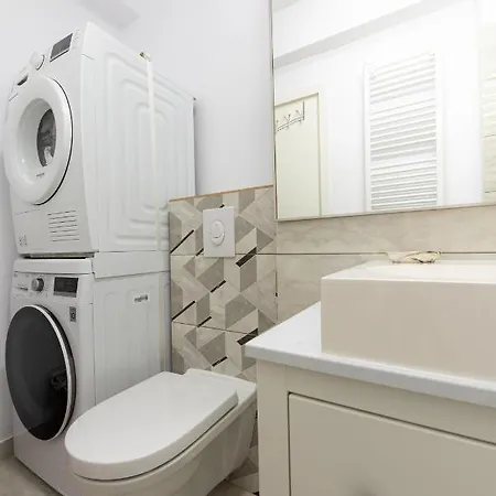 Apartment Eva - Bright With Balcony Near Veranda Mall *