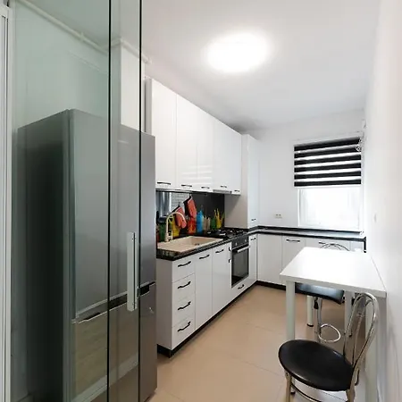 Eva - Bright With Balcony Near Veranda Mall Apartment *
