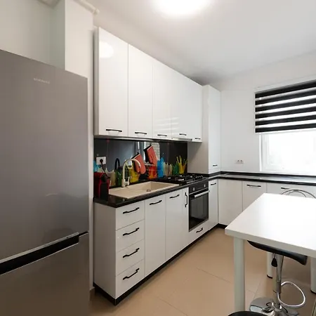 Apartment Eva - Bright With Balcony Near Veranda Mall *